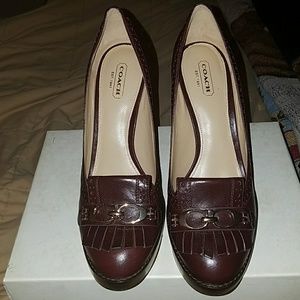 NIB***Coach 4in Platform Gold Signature Heel