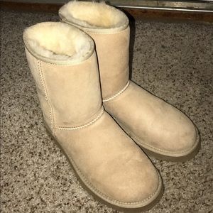 UGGS