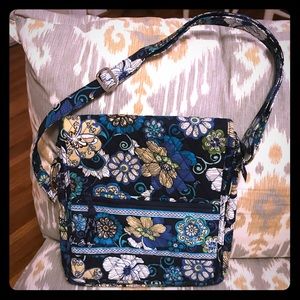 Vera Bradley Crossbody - amazing condition!