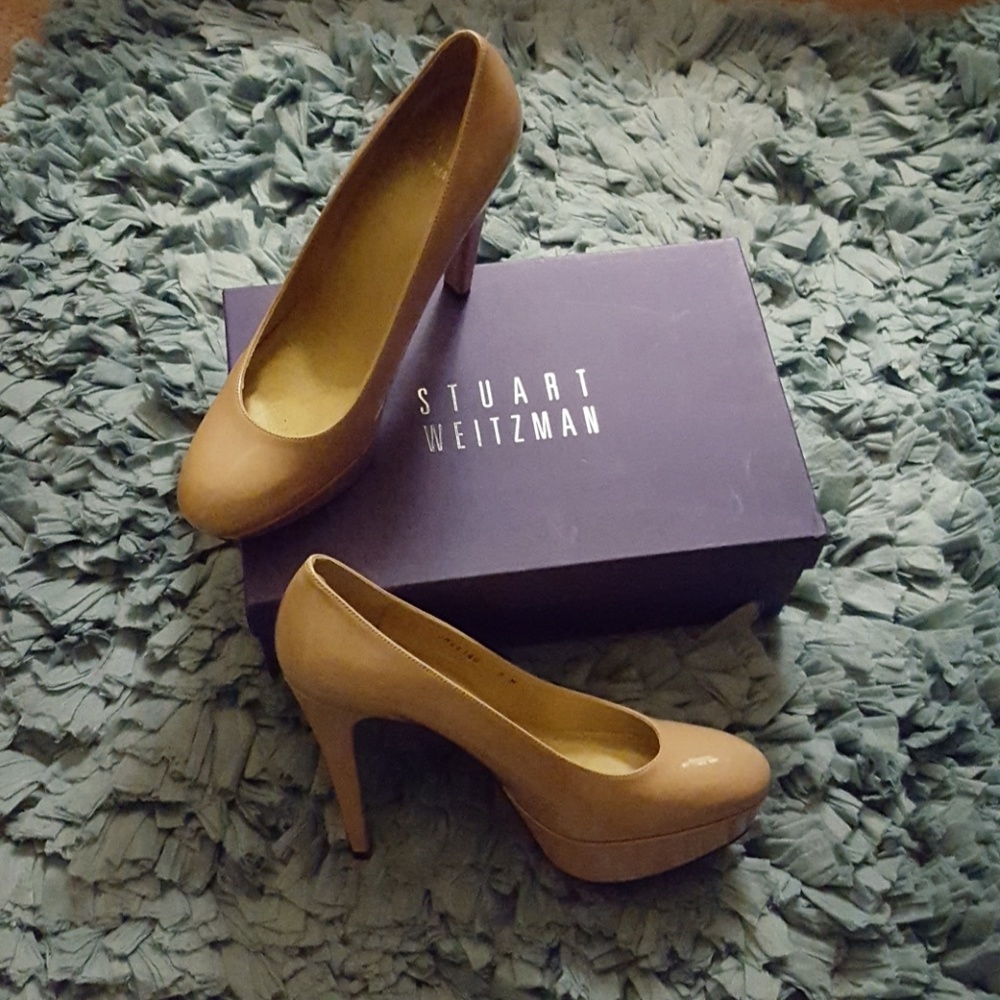 Pink/nude patent leather platform pumps.