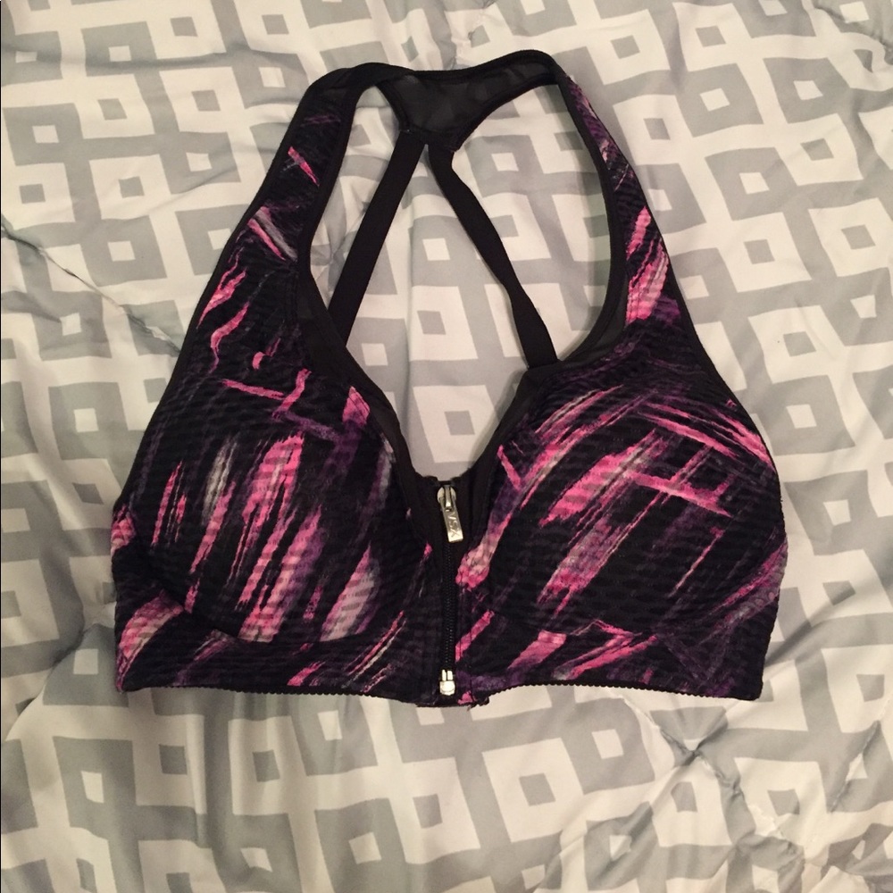32C front close VS sports bra