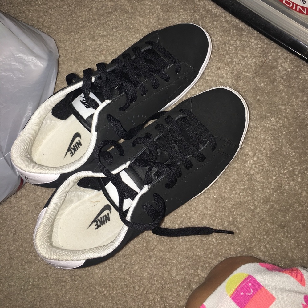 Nike tennis shoes