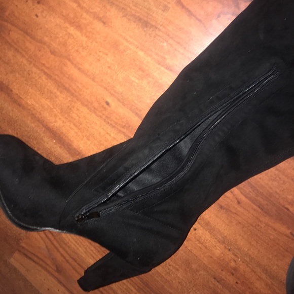 Black thigh boots - Picture 4 of 4