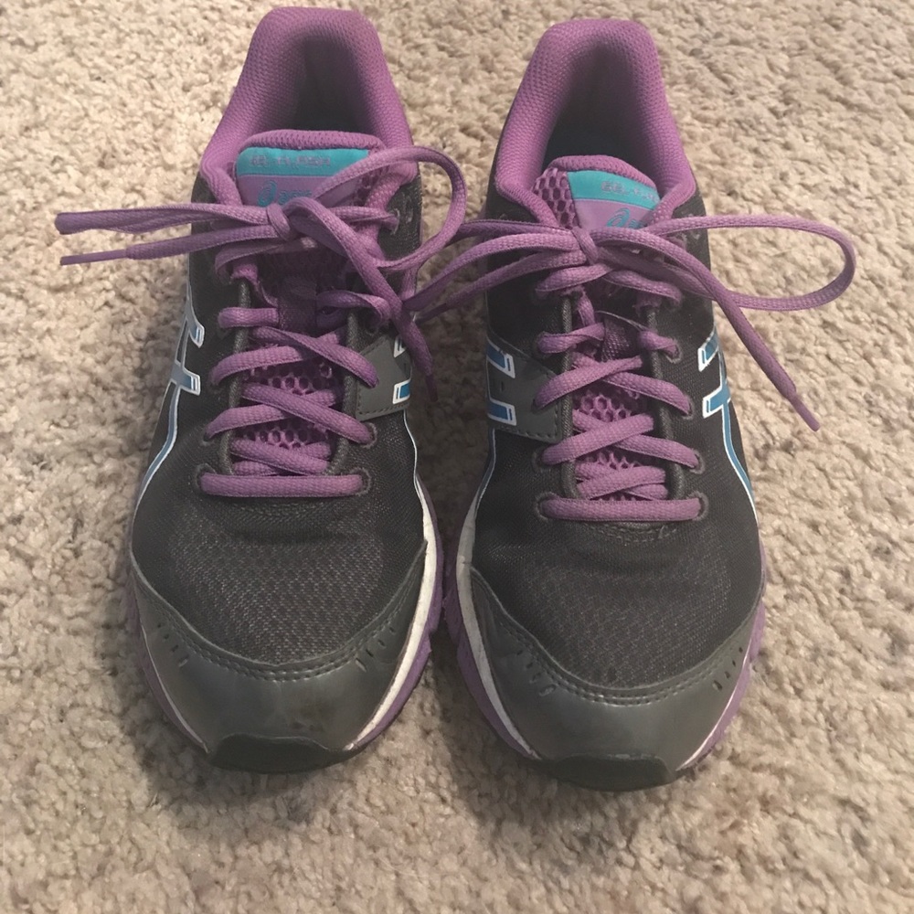 ASICS women’s tennis shoes
