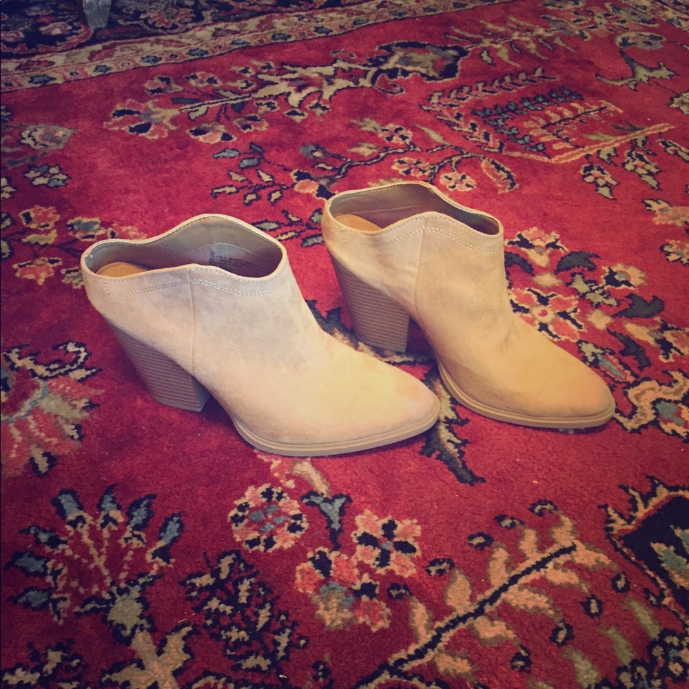 DV for target heeled booties