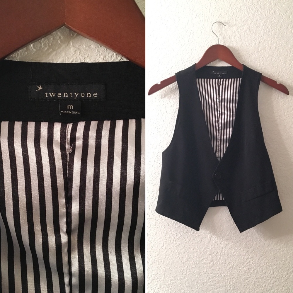 FOREVER 21 Black Vest Cropped Length w/ lining