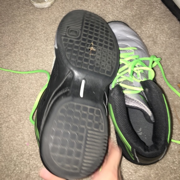 Basketball shoes - Picture 3 of 3