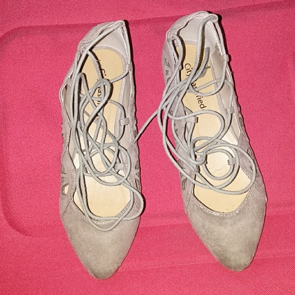 Sandal with lace