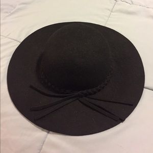 Mossimo black floppy hat with braid