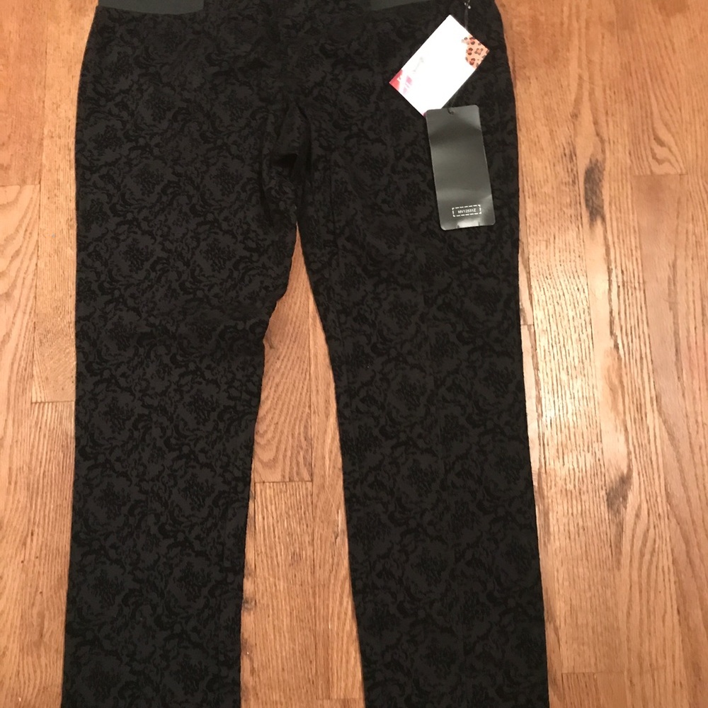 Skinny pants never worn tags attached