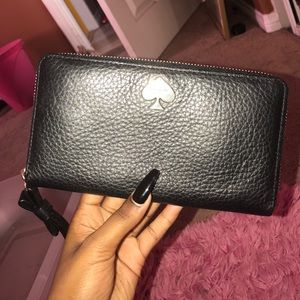 Black clutch