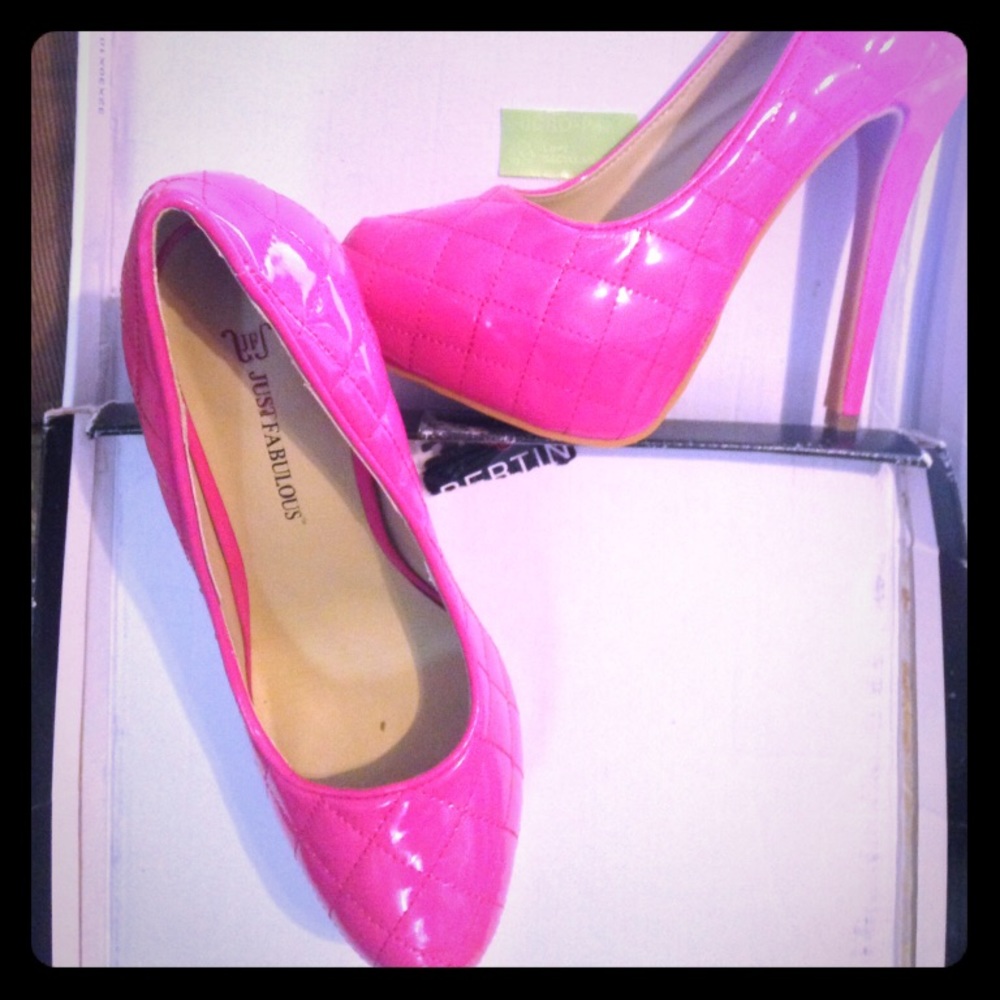 DIVA's PINK STYLISH HEELS..