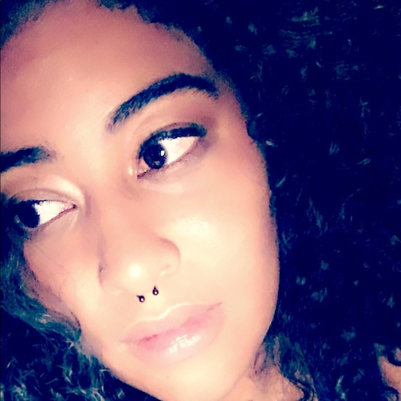 Meet your posher , Stephanie G. POSH AMBASSADOR ❤️ - Picture 2 of 3