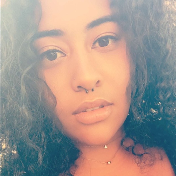 Meet your posher , Stephanie G. POSH AMBASSADOR ❤️ - Picture 3 of 3