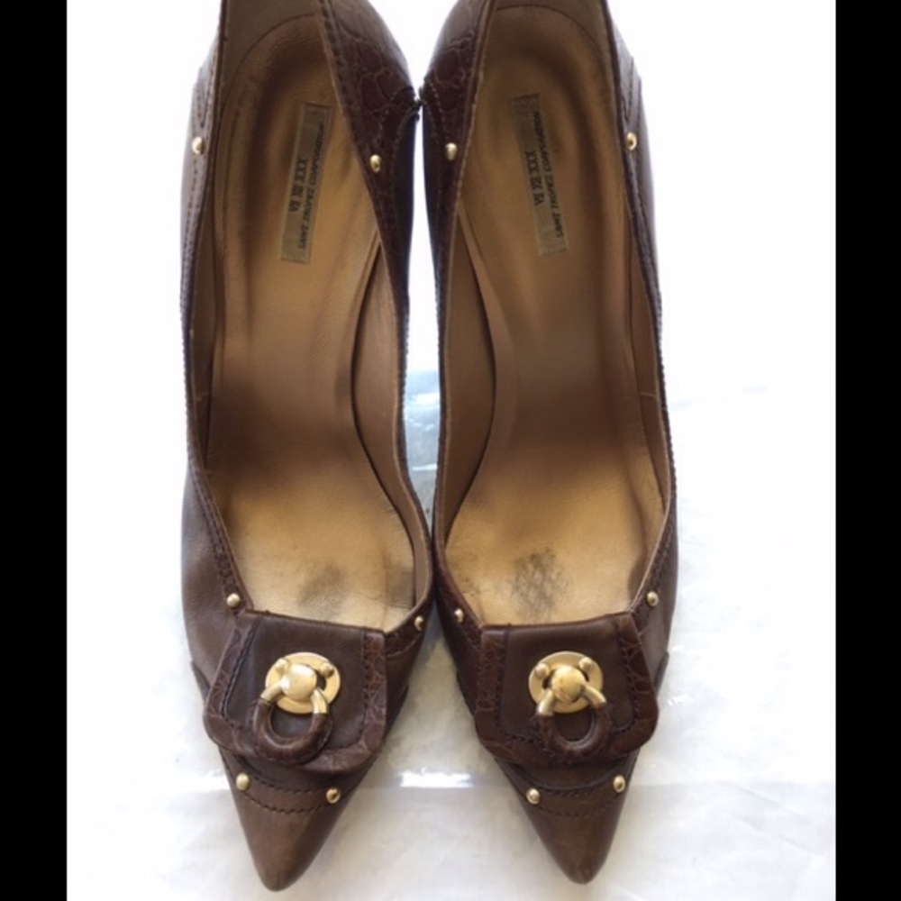 Leather brown pumps