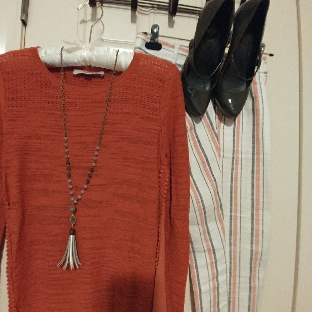 Shirt, pants, shoes, necklace combo - Picture 5 of 7