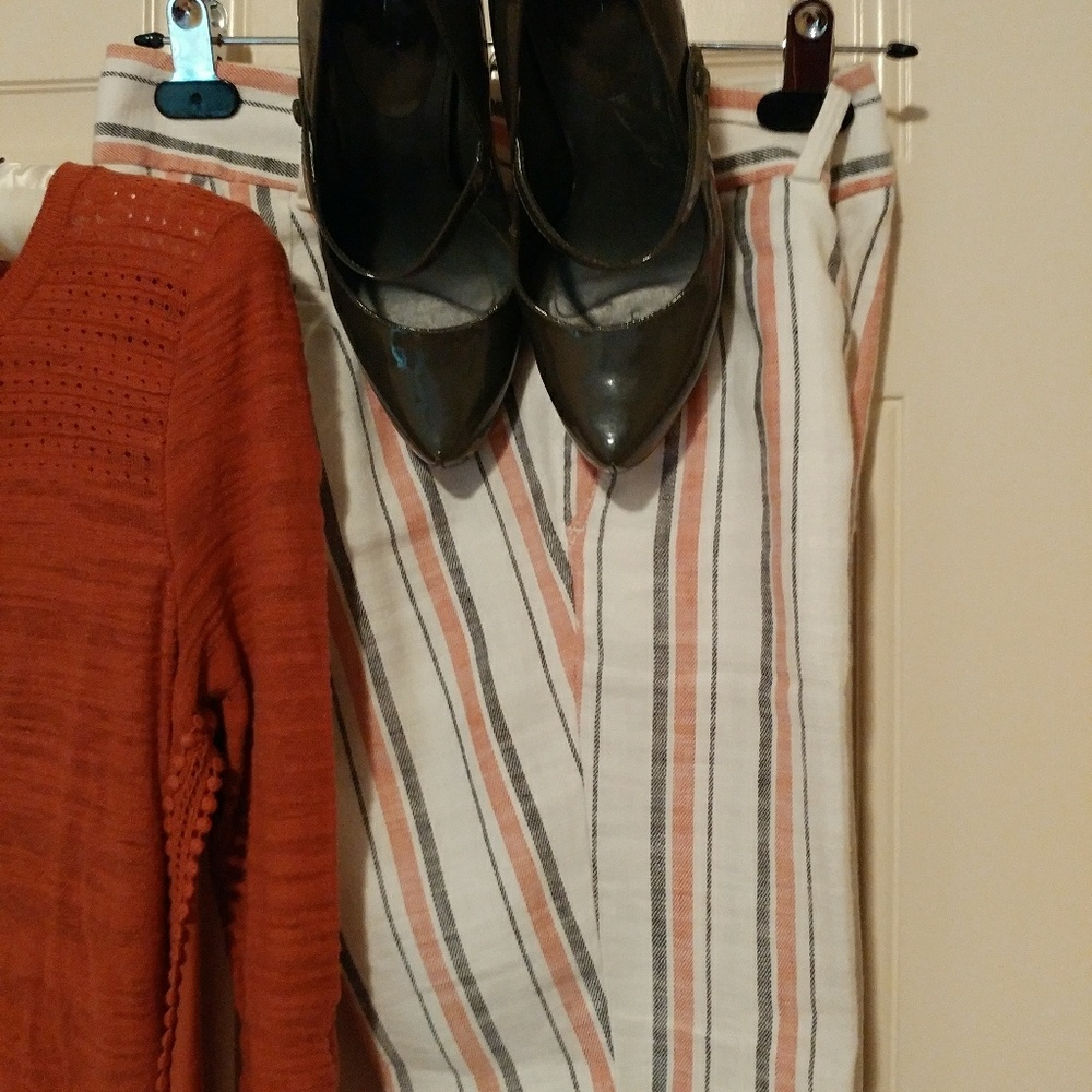 Shirt, pants, shoes, necklace combo - Picture 6 of 7
