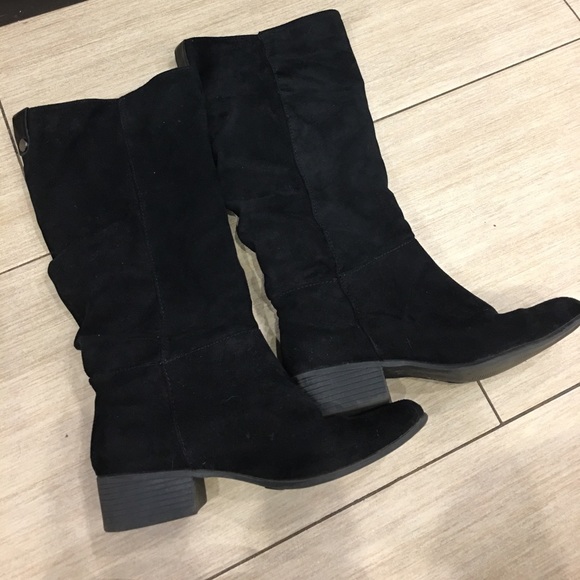 Women’s Black Leather texture Boots - Picture 3 of 8