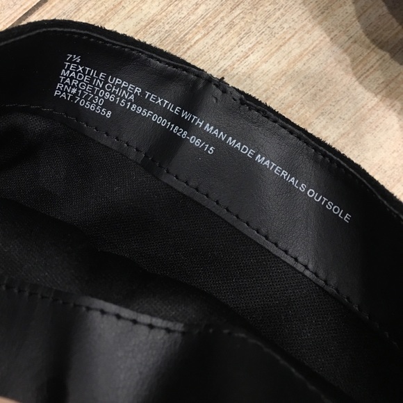 Women’s Black Leather texture Boots - Picture 4 of 8