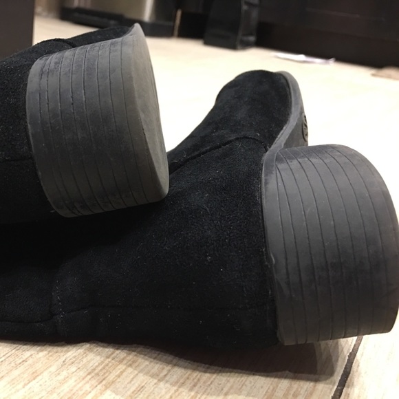 Women’s Black Leather texture Boots - Picture 6 of 8