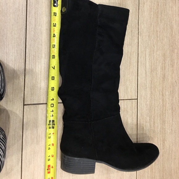 Women’s Black Leather texture Boots - Picture 8 of 8