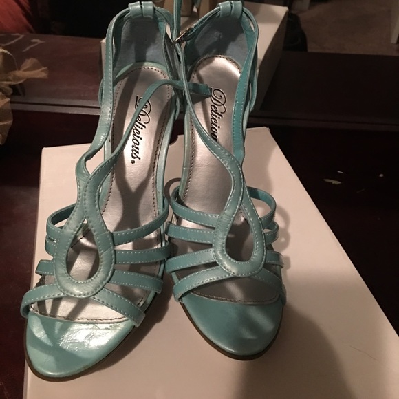 Cute dress sandals - Picture 1 of 3