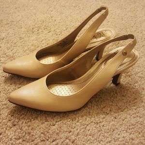 Life Stride Slingback Dress Pump Nude Size 6.5M