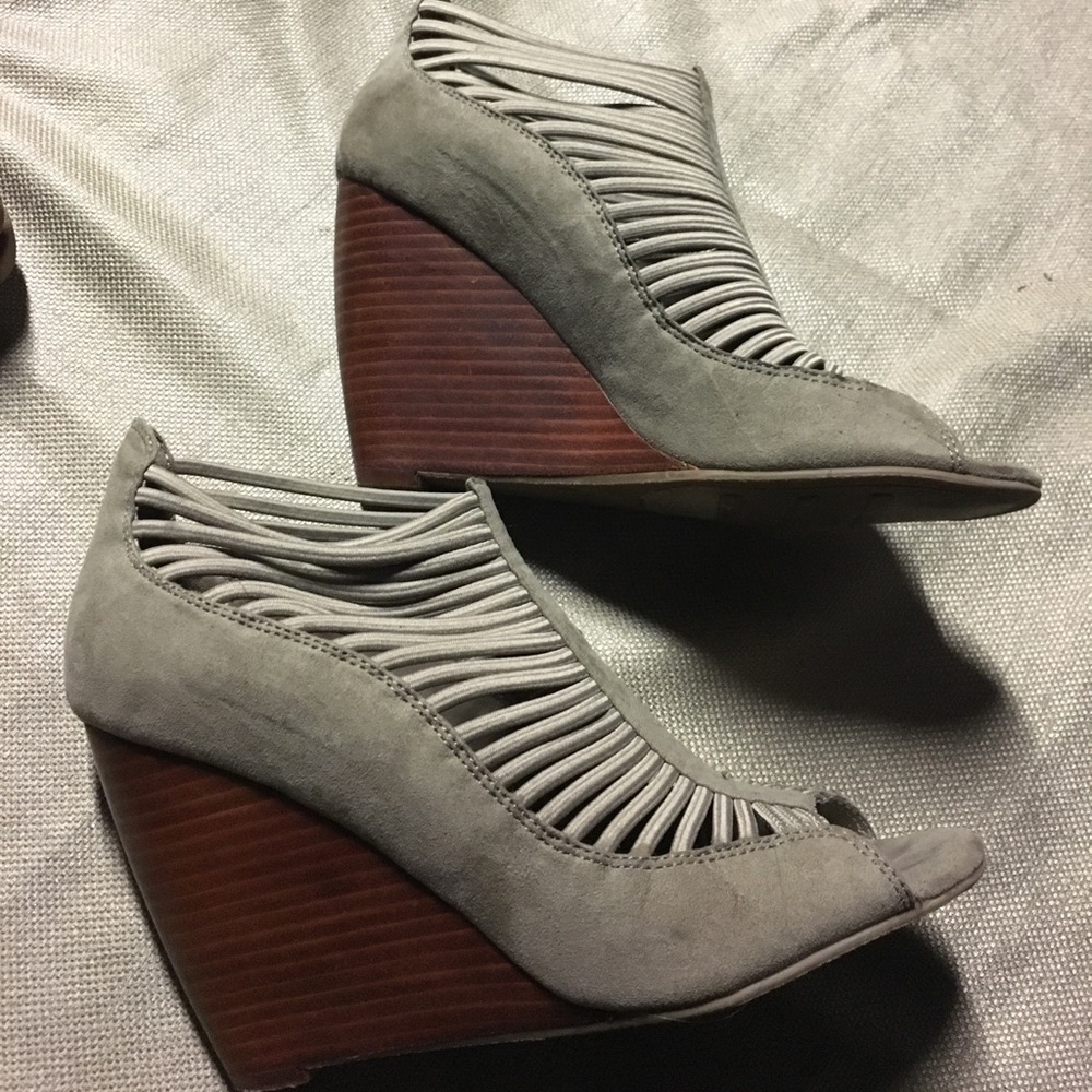Tan open toe booties - Picture 2 of 4