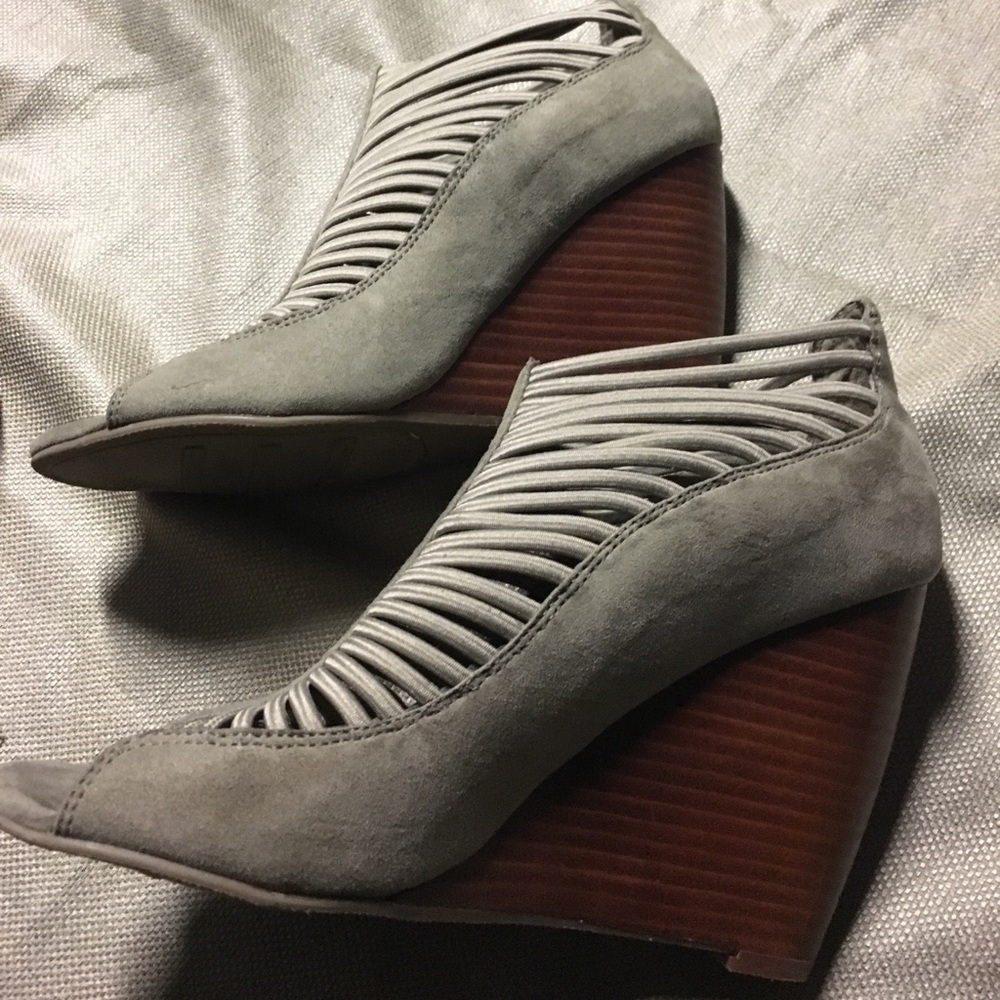 Tan open toe booties - Picture 3 of 4