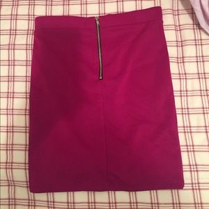 Magenta pencil skirt with zip closure