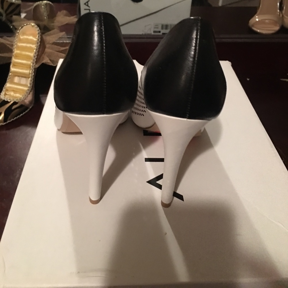 Multi colored pumps - Picture 3 of 4