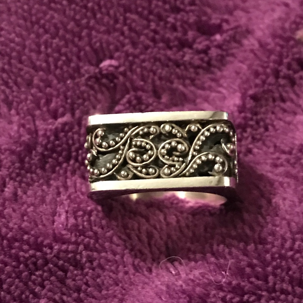 Beautiful Lois Hill sterling silver women’s ring