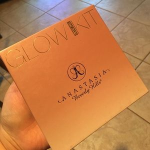 Anastasia Beverly Hills “That Glow” Glow Kit