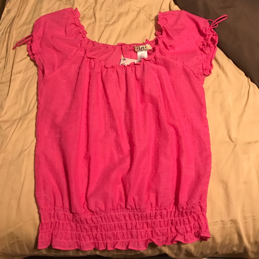 NWT- Fun pink top -juniors