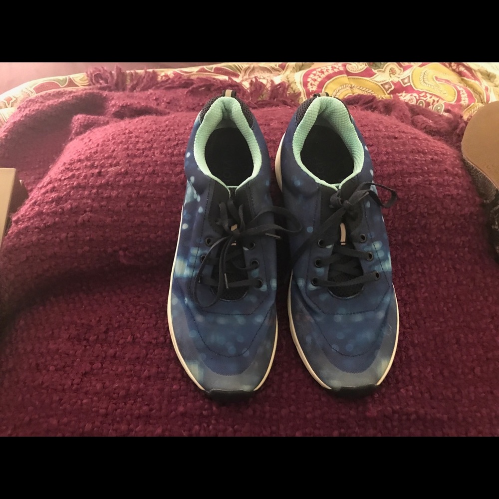 Vionic tennis shoes