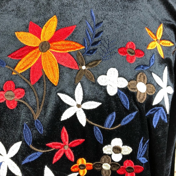 Cold Shoulder Top in Black -NWT - Picture 3 of 6