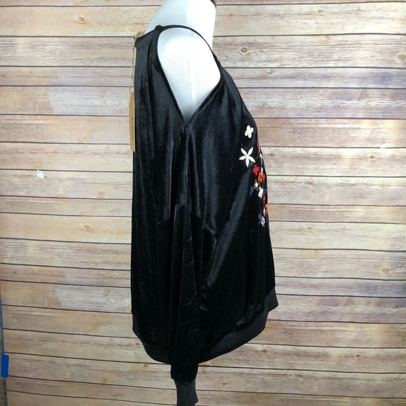 Cold Shoulder Top in Black -NWT - Picture 4 of 6