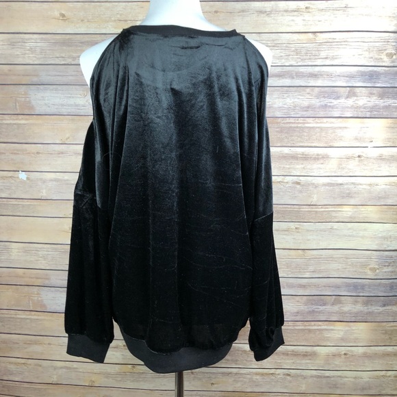 Cold Shoulder Top in Black -NWT - Picture 5 of 6