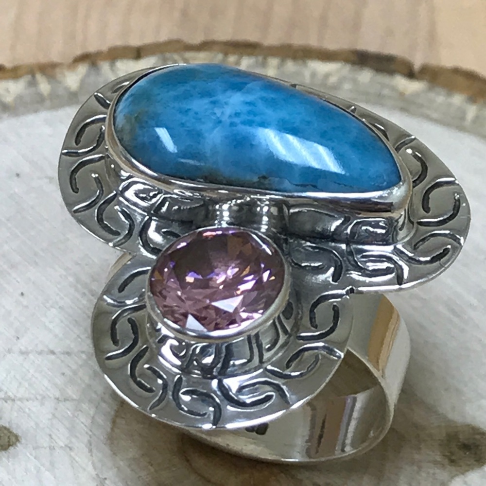 Ring - Picture 2 of 7