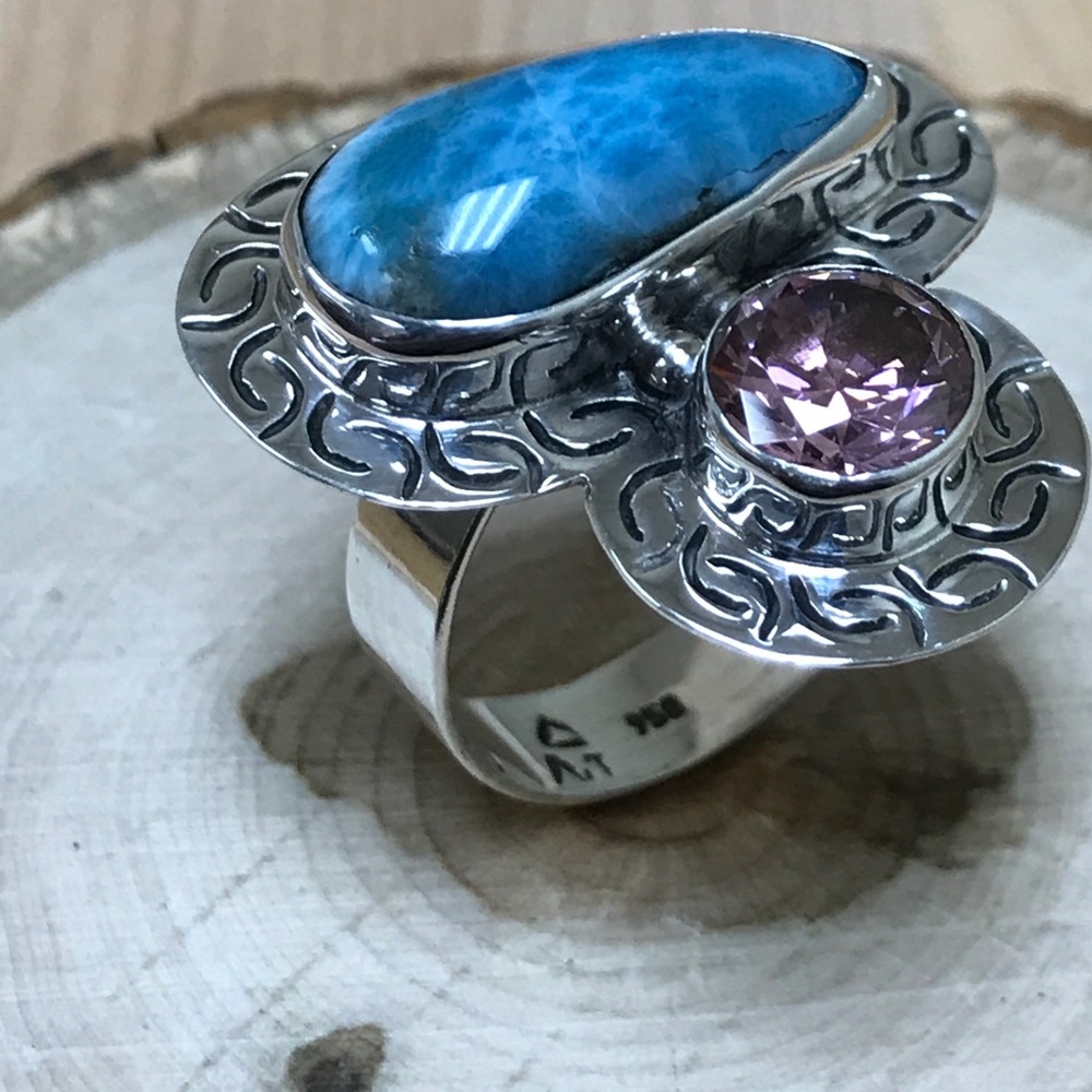 Ring - Picture 5 of 7