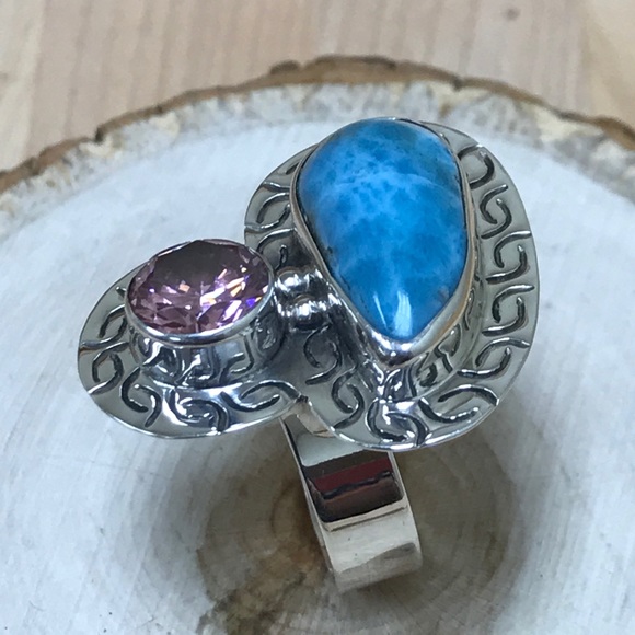 Ring - Picture 3 of 7