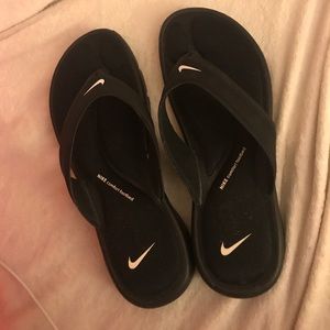 nike flip flops