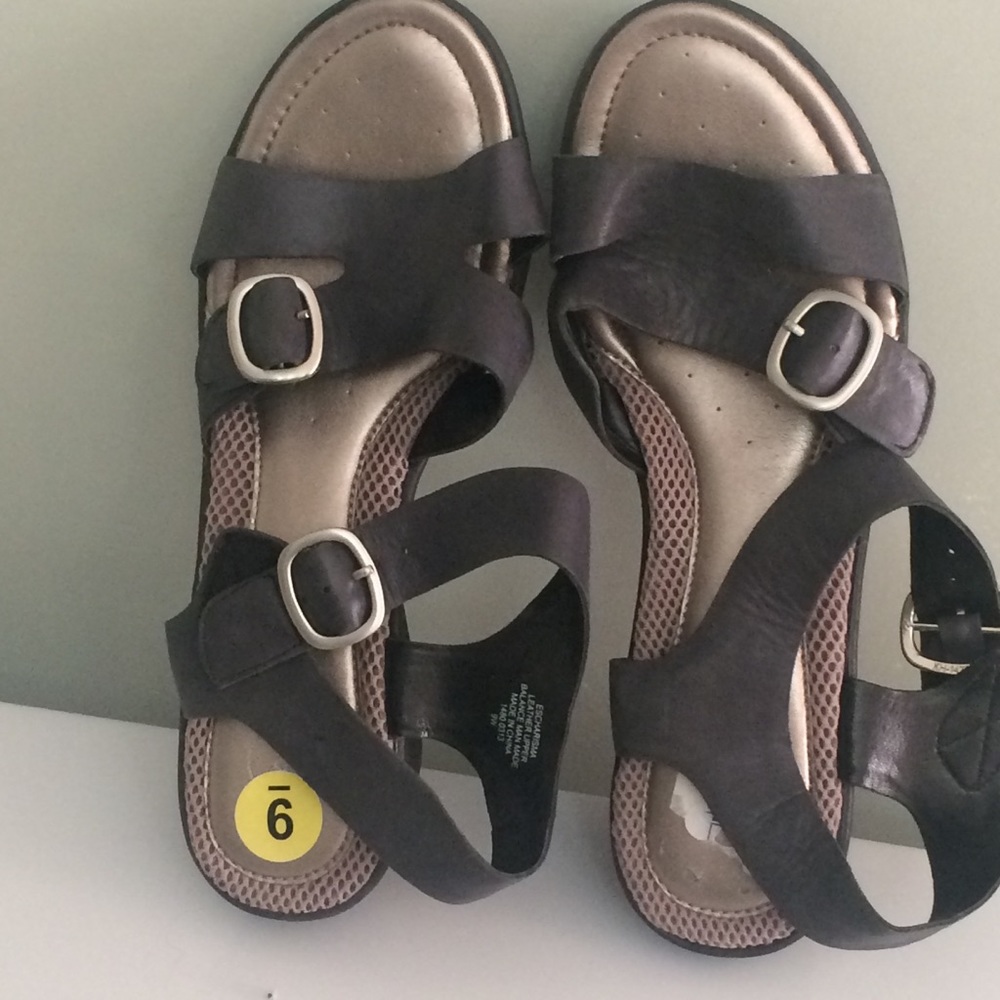 Sandles