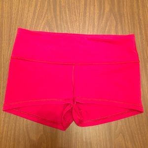 Lululemon boogie shorts 6 euc- bumble berry