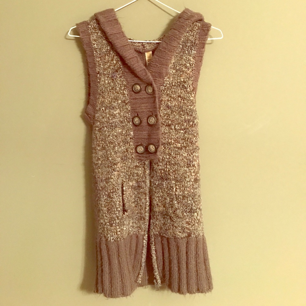 Buckle hooded sweater vest!