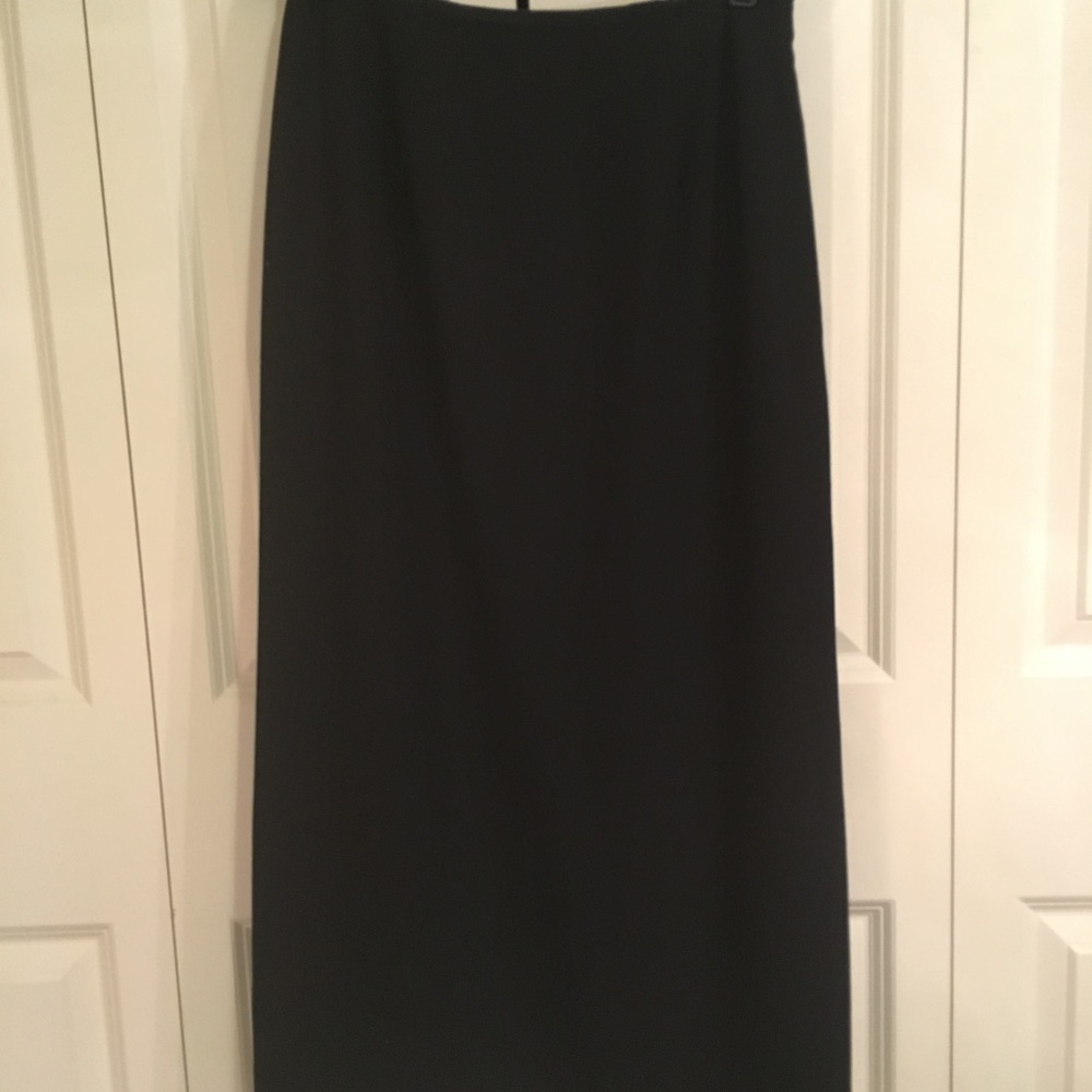 🍷🍾Jones NY sz 4 Wool black skirt