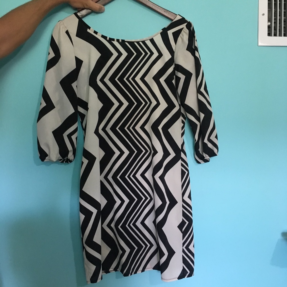 Black/Off White patterned long sleeve dress size S