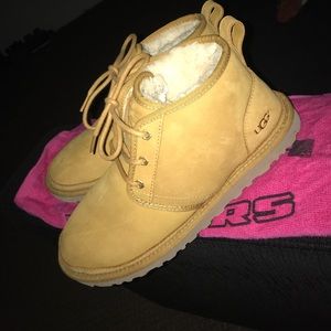 Men’s ugg boot size 8.5 10/10 condition