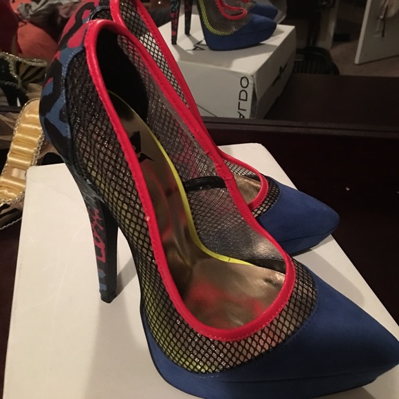 Cute multi colored Pump with fish net - Picture 1 of 5