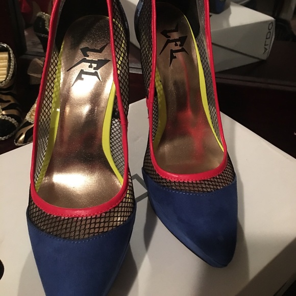 Cute multi colored Pump with fish net - Picture 2 of 5